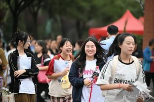 美如画！中国U17女足与澳大利亚比赛在巴厘岛海景球场进行